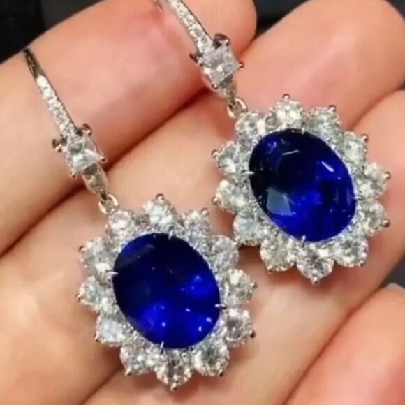 Elegant Dark Blue Round Cut Diamond Earrings - Picture 1 of 3